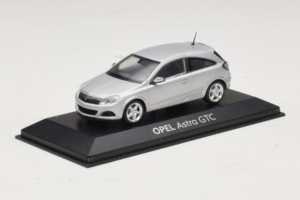 Opel Astra H GTC Srebrna Minichamps 1:43 ASTRA003 Kovina – slika 2 od 4