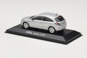 Opel Astra H GTC Srebrna Minichamps 1:43 ASTRA003 Kovina – slika 3 od 4