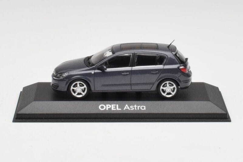Opel Astra H Temno Modra Minichamps 1:43 B24910027-A1 Kovina