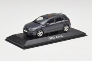 Opel Astra H Siv Minichamps 1:43 B24910027A Kovina – slika 2 od 4
