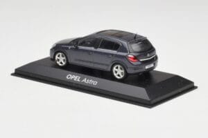Opel Astra H Siv Minichamps 1:43 B24910027A Kovina – slika 3 od 4