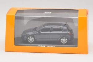 Opel Astra H Siv Minichamps 1:43 B24910027A Kovina – slika 4 od 4