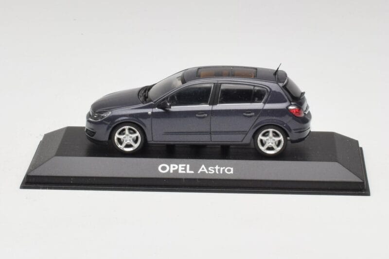Opel Astra H Siv Minichamps 1:43 B24910027A Kovina