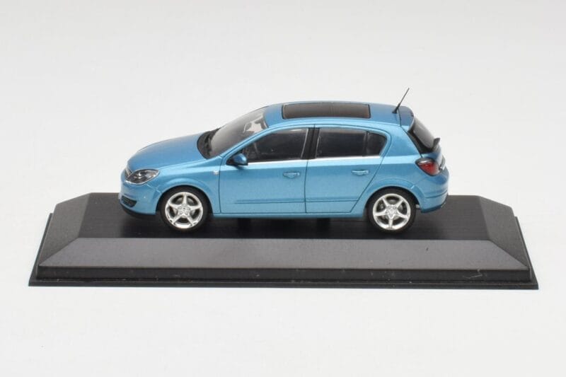 Opel Astra H Svetlo Moder Minichamps 1:43 400043001 Kovina