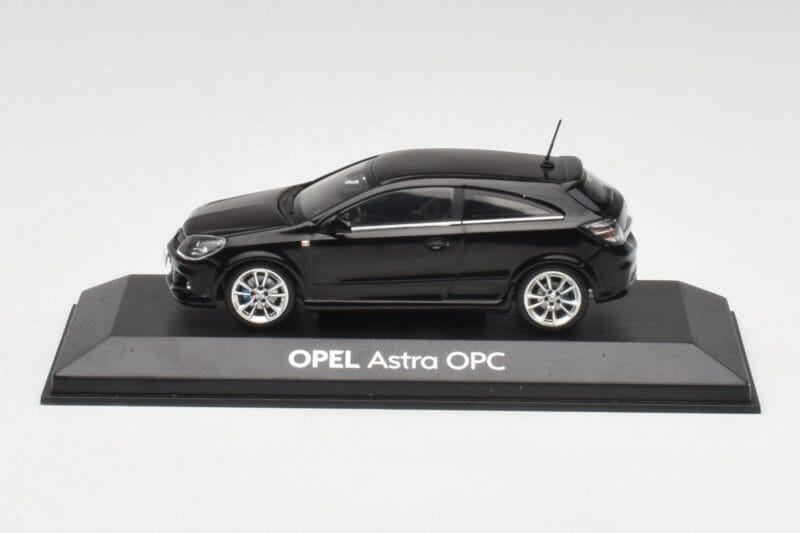 Opel Astra H OPC Črn Minichamps 1:43 90399890 Kovina