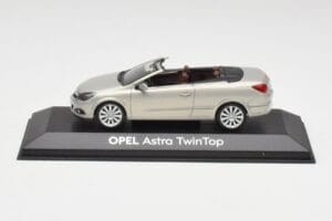 Opel Astra H Twin Top Srebrna Minichamps 1:43 403045633 Kovina