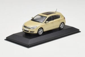 Opel Astra H Rumena Metalik Minichamps 1:43 403043003 Kovina – slika 2 od 4