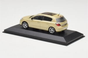 Opel Astra H Rumena Metalik Minichamps 1:43 403043003 Kovina – slika 3 od 4