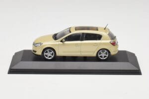 Opel Astra H Rumena Metalik Minichamps 1:43 403043003 Kovina