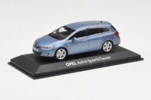 Opel Astra J Sports Tourer Blue Metallic Minichamps 1:43 400049012 Kovina – slika 2 od 4