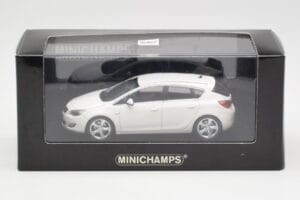Opel Astra J Bela Minichamps 1:43 400049001 Kovina – slika 4 od 4