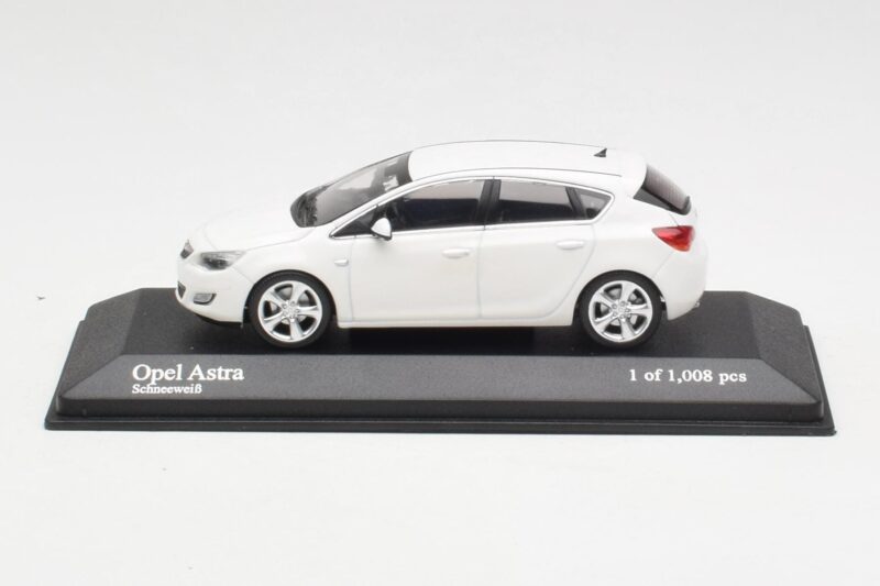 Opel Astra J Bela Minichamps 1:43 400049001 Kovina