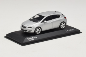 Opel Astra J Srebrna Minichamps 1:43 400049000 Kovina – slika 2 od 4