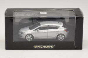 Opel Astra J Srebrna Minichamps 1:43 400049000 Kovina – slika 4 od 4