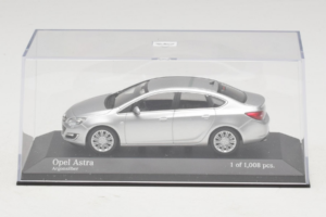Opel Astra J Srebrna Minichamps 1:43 410042000 Kovina – slika 4 od 5