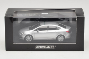 Opel Astra J Srebrna Minichamps 1:43 410042000 Kovina – slika 5 od 5