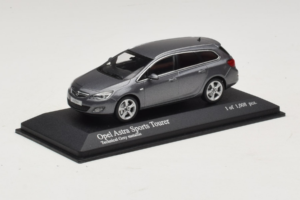 Opel Astra J Sports Tourer Minichamps 1:43 400049014 Kovina – slika 2 od 4