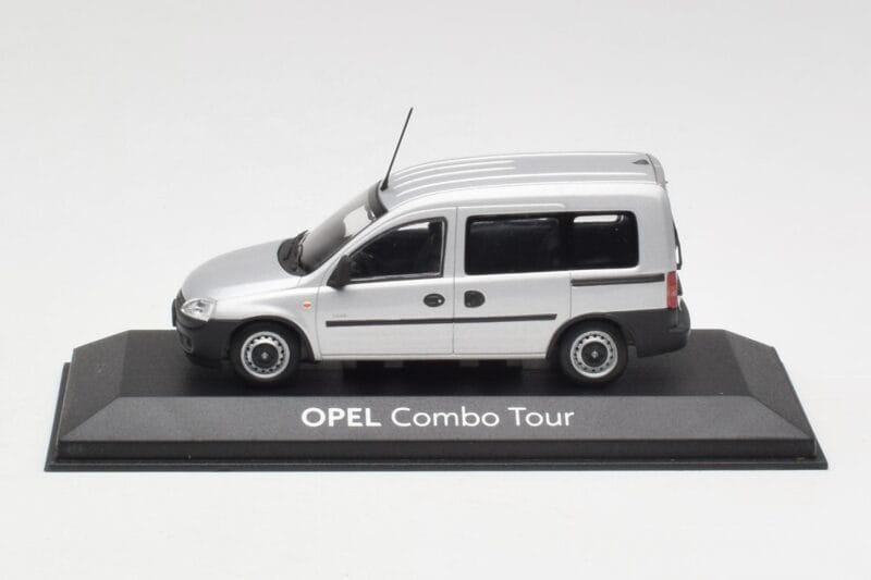 Opel Combo C Srebrna Minichamps 1:43 COMBO001 Kovina