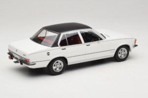 Opel Commodore B Bela MCG 1:18 MCG18564 Kovina – slika 2 od 6