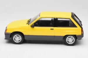 Opel Corsa A SR Rumen MCG 1:18 MCG18431 Kovina – slika 3 od 6