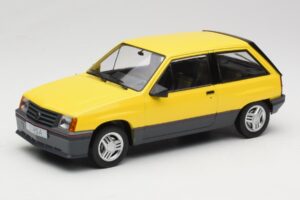 Opel Corsa A SR Rumen MCG 1:18 MCG18431 Kovina