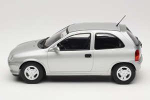 Opel Corsa B Grey Metallic MCG 1:18 MCG18515 Kovina – slika 3 od 6