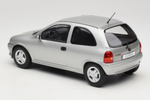 Opel Corsa B Grey Metallic MCG 1:18 MCG18515 Kovina – slika 5 od 6