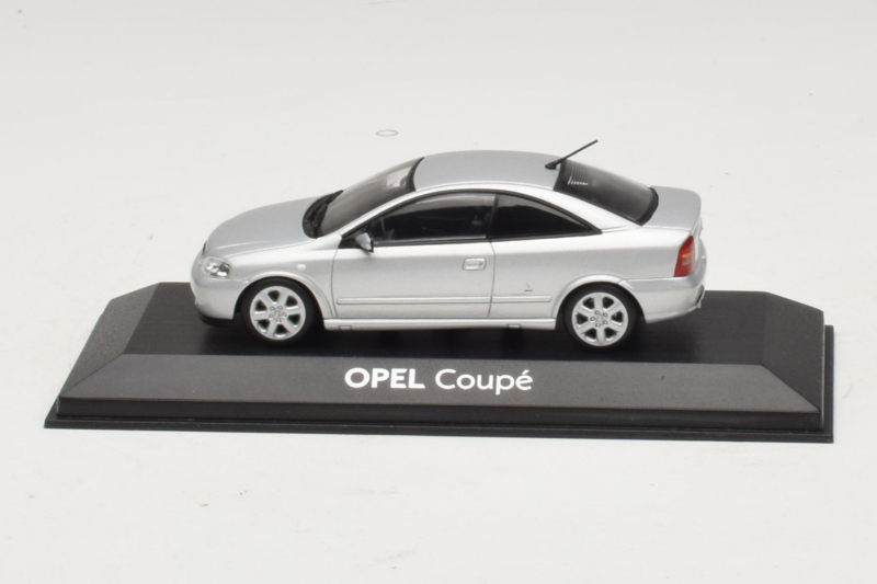 Opel Coupe Bertone Srebrn Minichamps 1:43 B24910027 Kovina