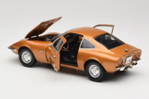 Opel GT Zlat Minichamps 1:18 180049025 Kovina – slika 5 od 8