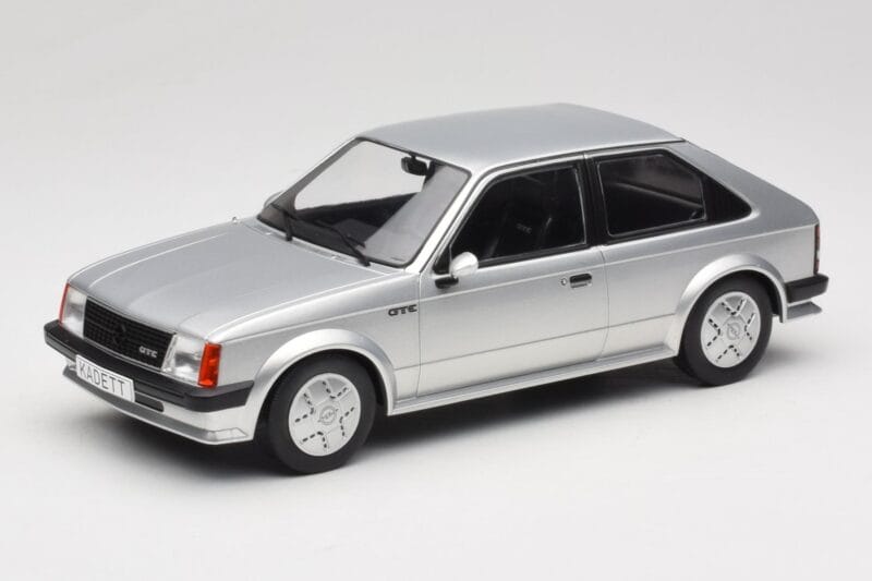 Opel Kadett D GTE Srebrn MCG 1:18 MCG18533 Kovina