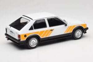 Opel Kadett D SR Bel z Rumenim Dekorjem MCG 1:18 MCG18534 Kovina – slika 2 od 6