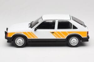 Opel Kadett D SR Bel z Rumenim Dekorjem MCG 1:18 MCG18534 Kovina – slika 3 od 6