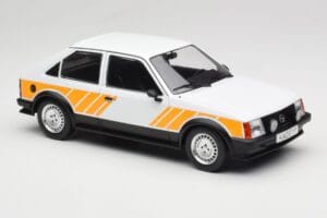 Opel Kadett D SR Bel z Rumenim Dekorjem MCG 1:18 MCG18534 Kovina – slika 4 od 6