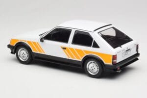 Opel Kadett D SR Bel z Rumenim Dekorjem MCG 1:18 MCG18534 Kovina – slika 5 od 6