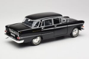 Opel Kapitan P1 Črna Revell 1:18 08822 Kovina – slika 3 od 8