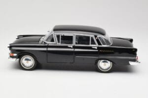 Opel Kapitan P1 Črna Revell 1:18 08822 Kovina – slika 4 od 8