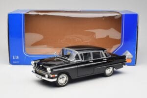Opel Kapitan P1 Črna Revell 1:18 08822 Kovina – slika 8 od 8