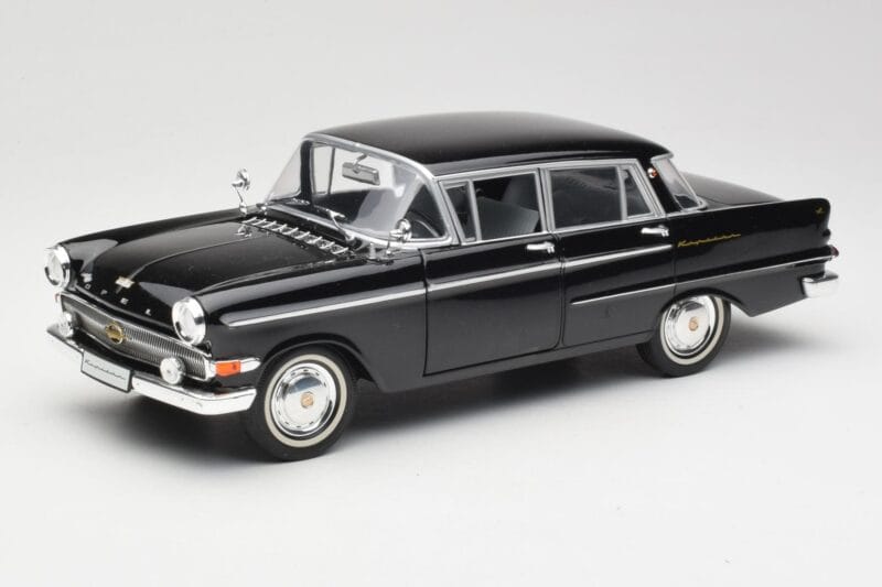 Opel Kapitan P1 Črna Revell 1:18 08822 Kovina