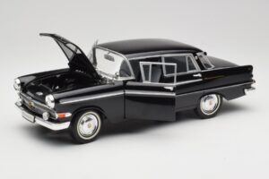 Opel Kapitan P2 Črn Revell 1:18 08821 Kovina – slika 2 od 8