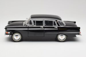 Opel Kapitan P2 Črn Revell 1:18 08821 Kovina – slika 4 od 8