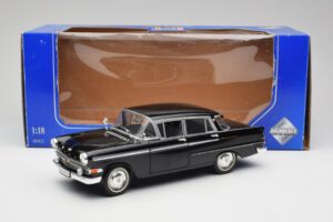 Opel Kapitan P2 Črn Revell 1:18 08821 Kovina – slika 8 od 8