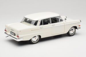 Opel Kapitan P2 Bel Revell 1:18 08821-M1 Kovina – slika 3 od 8
