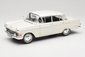Opel Kapitan P2 Bel Revell 1:18 08821-M1 Kovina