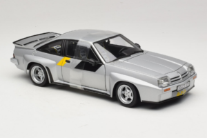 Opel Manta 400 Homologation Srebrn Revell 1:18 8491 Kovina – slika 4 od 6