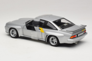 Opel Manta 400 Homologation Srebrn Revell 1:18 8491 Kovina – slika 5 od 6