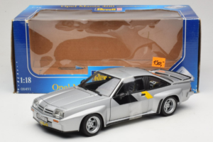 Opel Manta 400 Homologation Srebrn Revell 1:18 8491 Kovina – slika 6 od 6