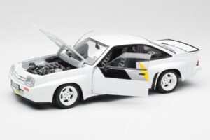 Opel Manta 400 Homologation Bel Revell 1:18 8819 Kovina – slika 2 od 8