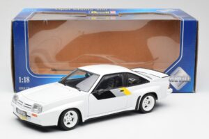 Opel Manta 400 Homologation Bel Revell 1:18 8819 Kovina – slika 8 od 8