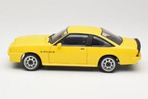 Opel Manta B GT/E Rumen Revell 1:18 08421 Kovina – slika 4 od 8