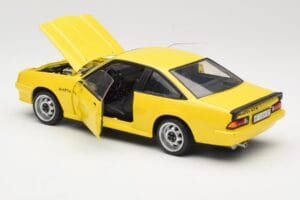 Opel Manta B GT/E Rumen Revell 1:18 08421 Kovina – slika 5 od 8